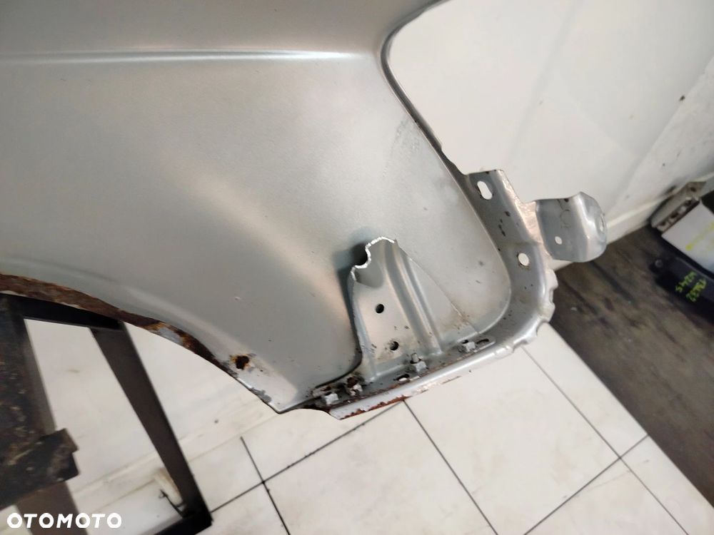 AUDI A4 B7 04R-> BŁOTNIK LEWY PRZÓD PRZEDNI LY7W - 13