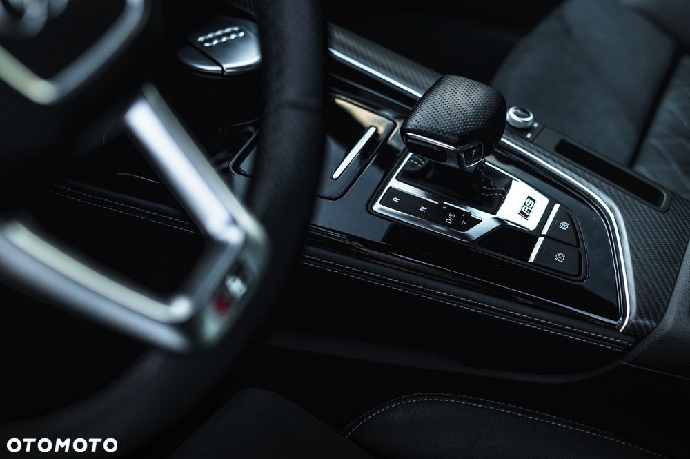 Audi RS4 Avant - 17