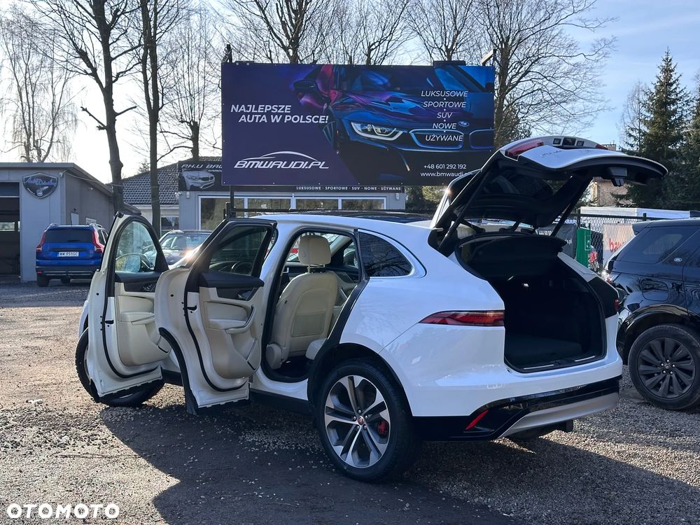 Jaguar F-Pace P250 AWD R-Dynamic SE - 4
