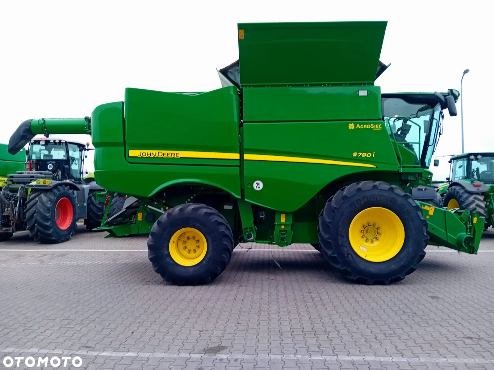John Deere S790 - 4
