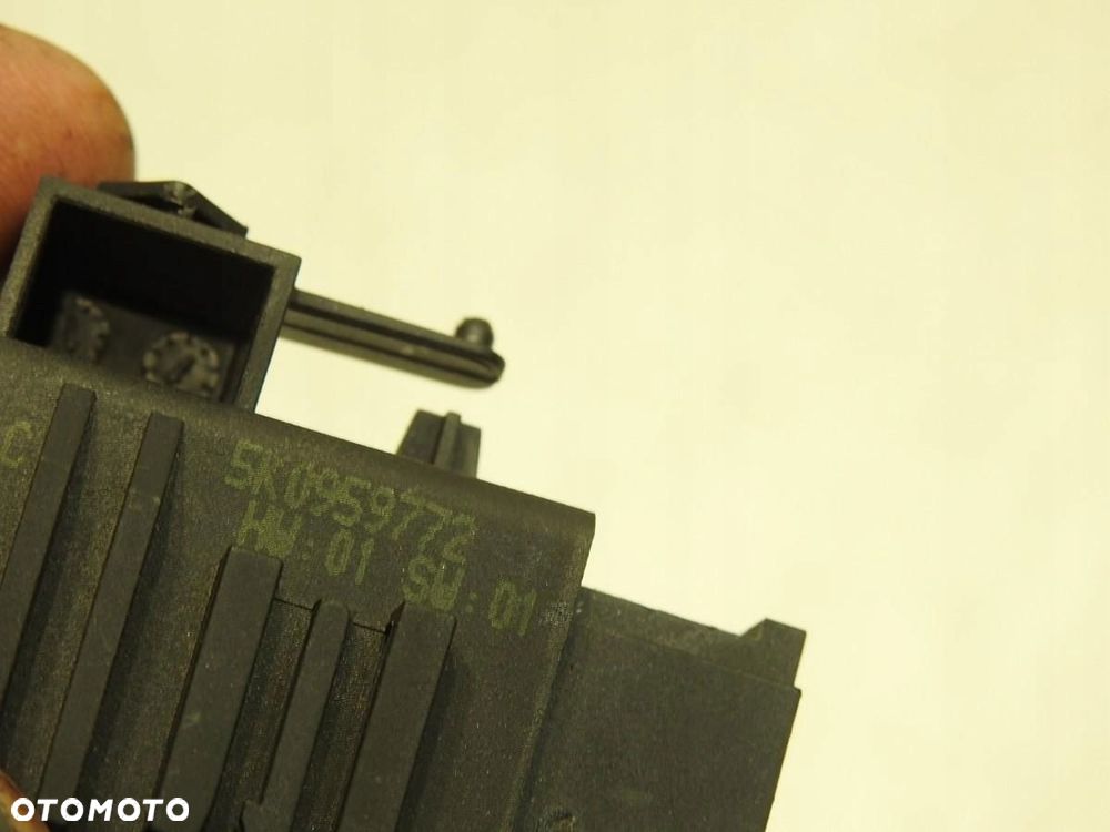 MODUŁ STEROWNIK PODGRZEWANIA FOTELA LEWY VW PASSAT B7 5K0959772 - 5