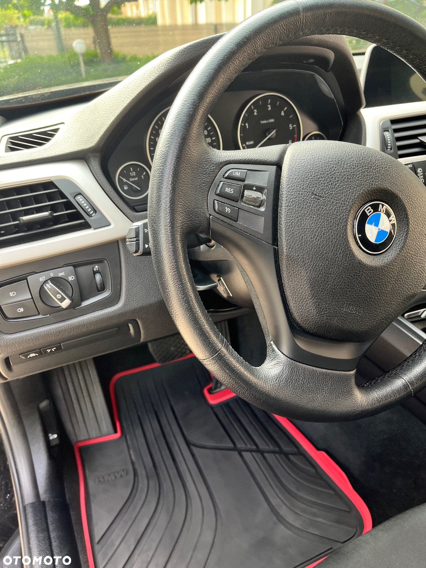 BMW Seria 3 318d Touring - 15