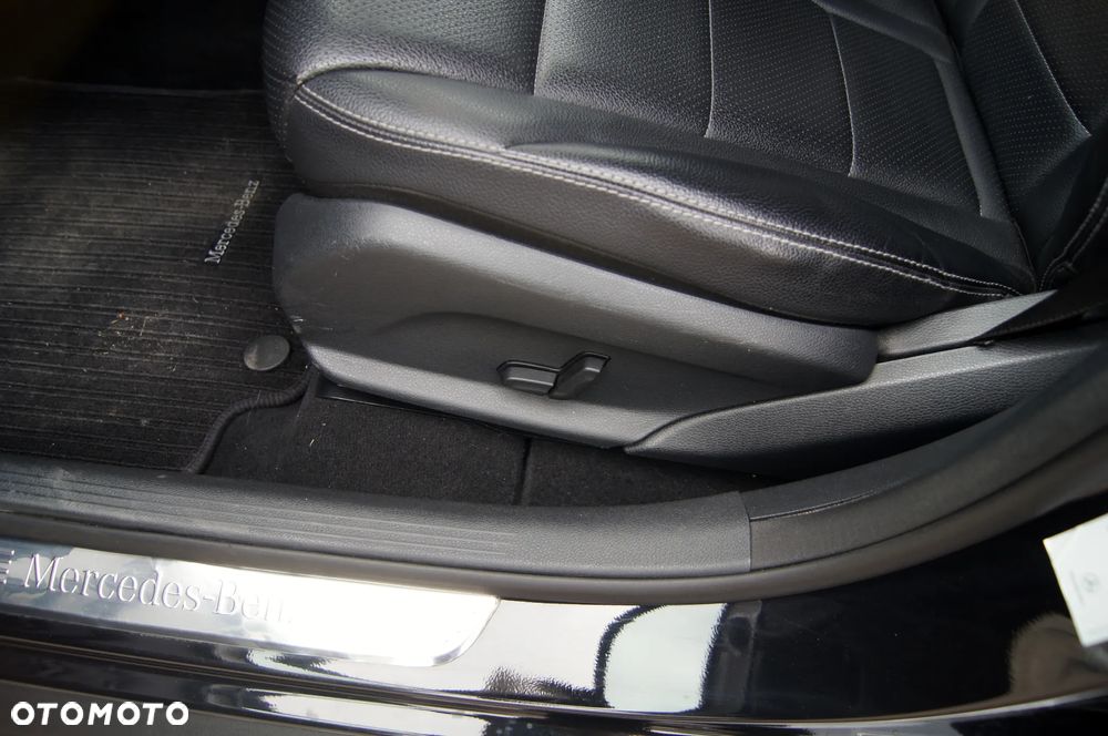 Mercedes-Benz GLC 220 d Coupe 4Matic 9G-TRONIC AMG Line - 24