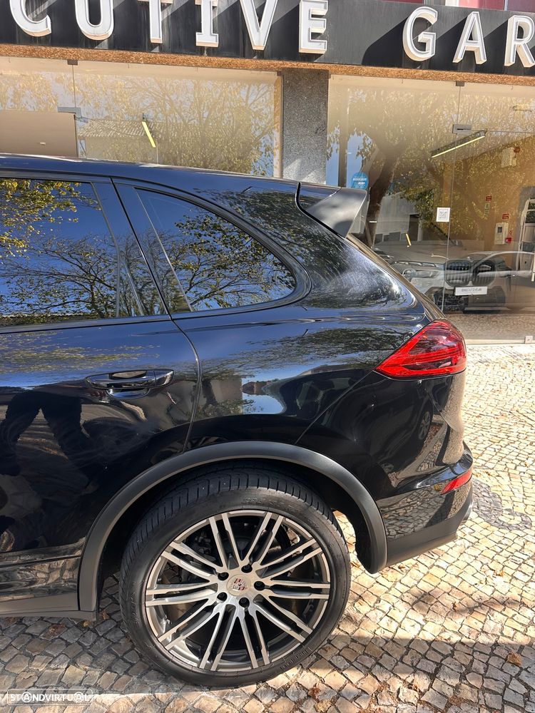 Porsche Cayenne Platinum Edition - 4