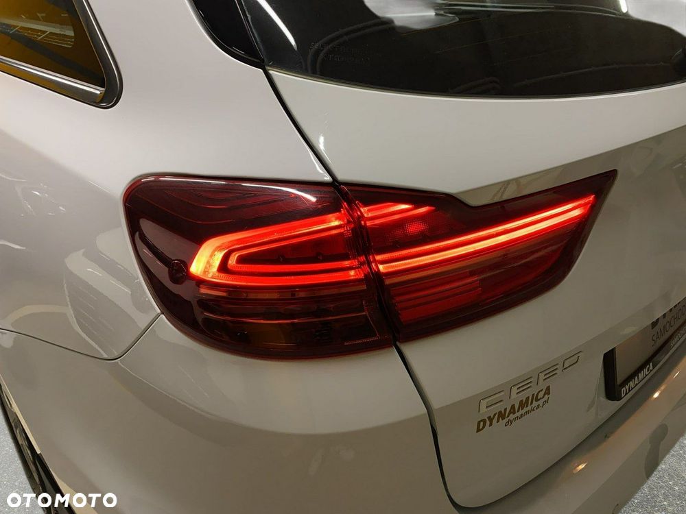 Kia Ceed - 11