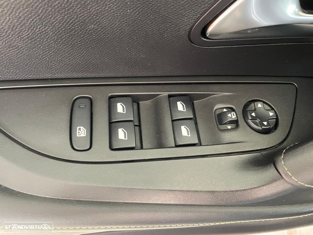 Peugeot 2008 1.2 PureTech GT Pack EAT8 - 24