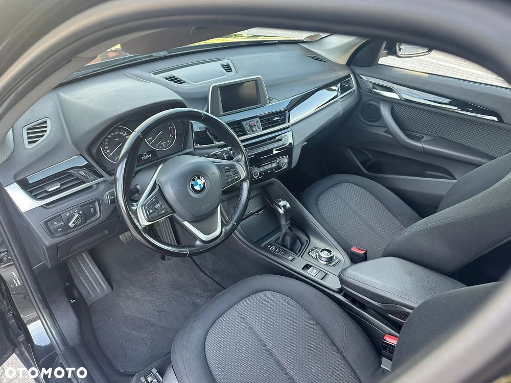 BMW X1 xDrive18d Sport Line - 17