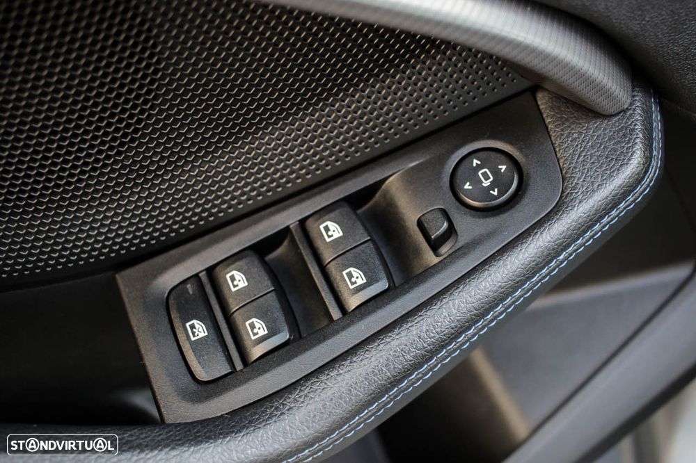 BMW 116 d Pack Desportivo M - 11