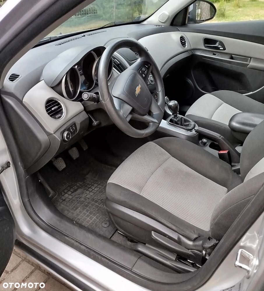 Chevrolet Cruze 1.6 LS - 10