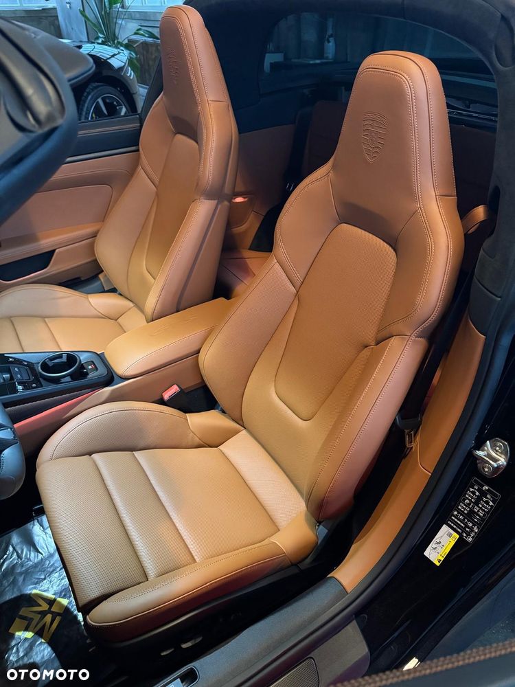 Porsche 911 Targa 4 GTS PDK - 8