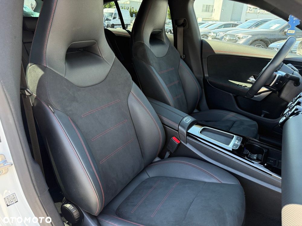 Mercedes-Benz CLA 180 AMG Line 7G-DCT - 24