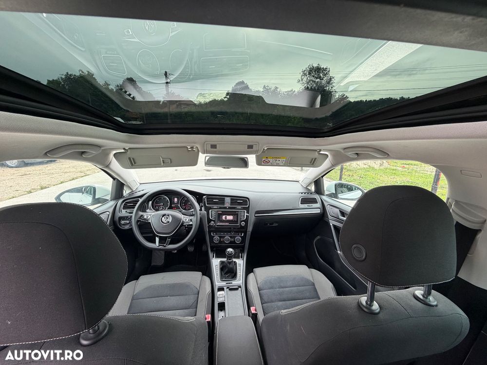 Volkswagen Golf - 10