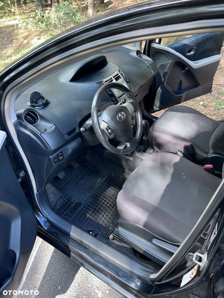 Toyota Yaris - 4