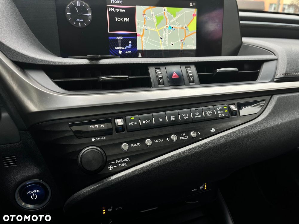 Lexus ES 300h Elegance - 35