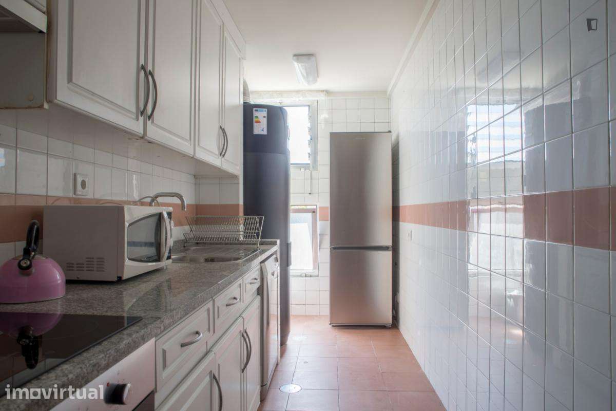 Quarto - localizado em Senhora da Hora Porto - Grande imagem: 3/18