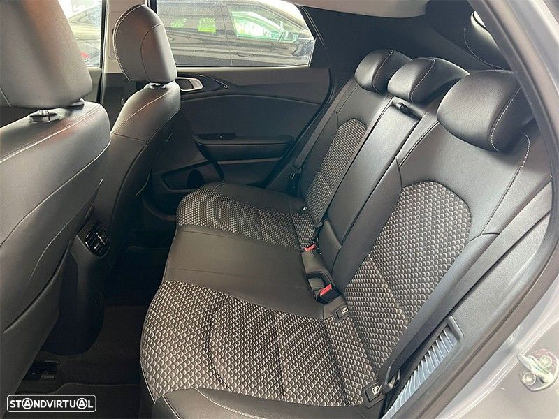 Kia XCeed 1.5 T-GDI Tech 7DCT - 12
