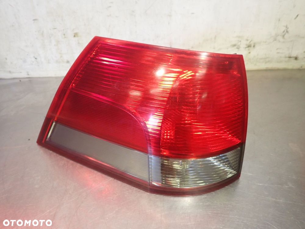 LAMPA LEWA TYLNA OPEL VECTRA-C 2.2 - 1