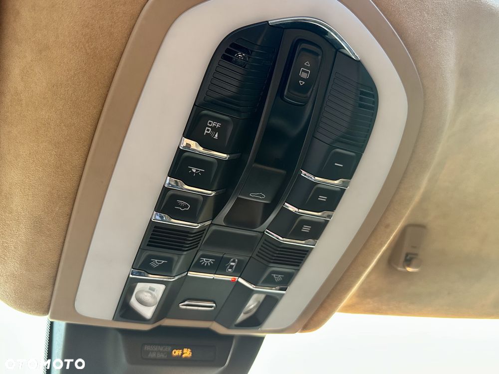 Porsche Macan Turbo PDK - 24