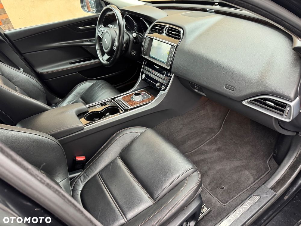 Jaguar XE 2.0 D Prestige - 20