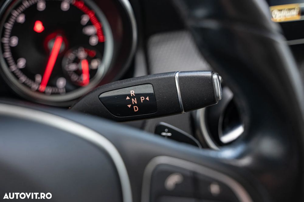 Mercedes-Benz GLA 220 4MATIC 7G-DCT - 20