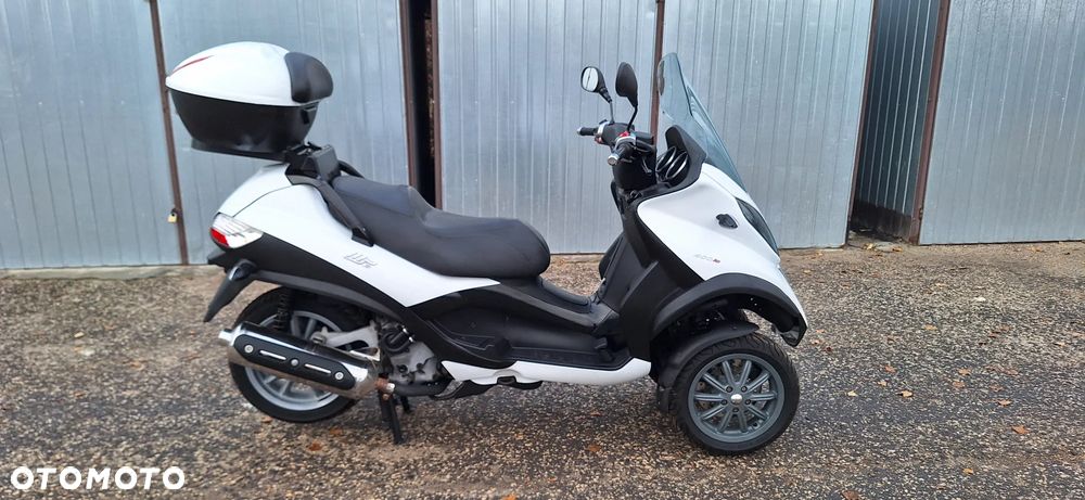 Piaggio MP-3 - 13