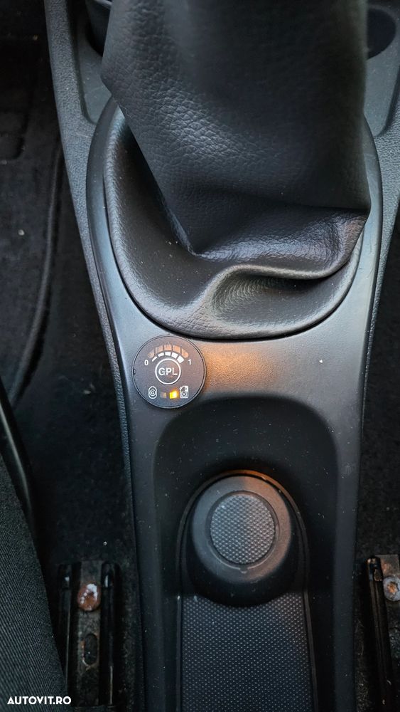 Dacia Duster 1.6 4x2 Laureate - 11