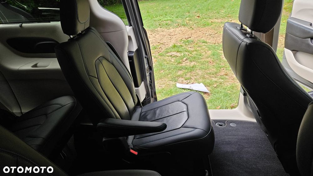 Chrysler Pacifica - 29