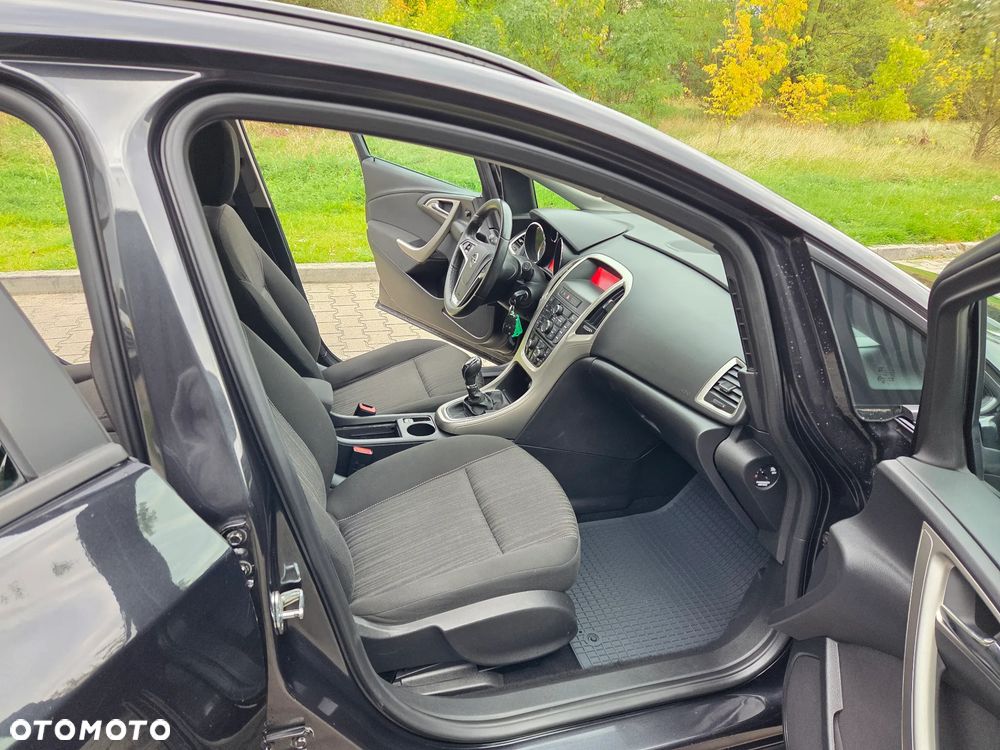 Opel Astra 2011 photo 5