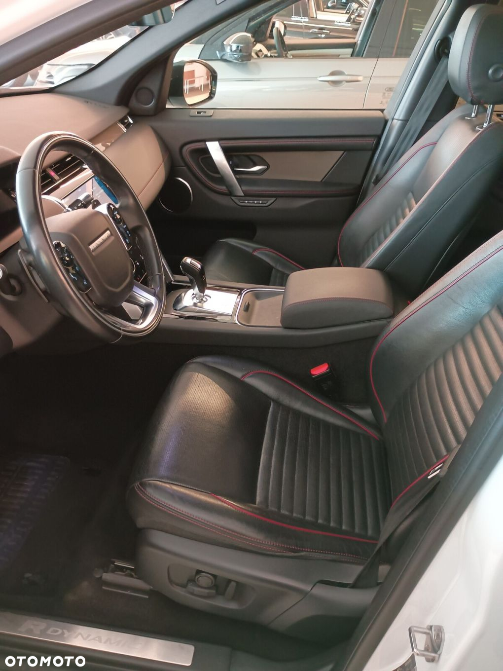 Land Rover Discovery Sport - 8