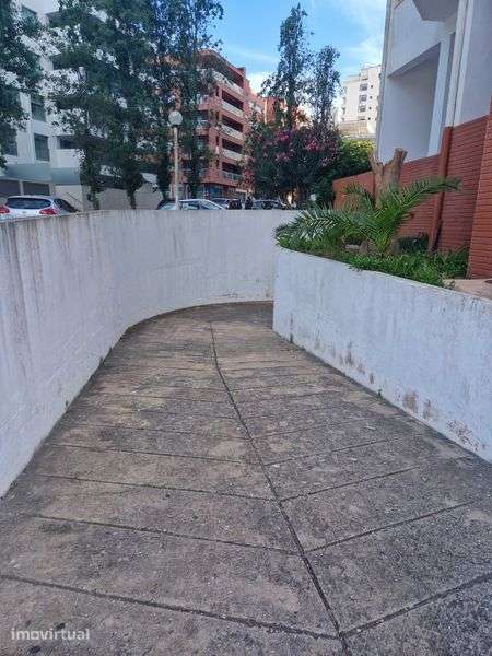 Arrecadação box com prateleiras - Portimão - Praia da Rocha - Grande imagem: 2/11