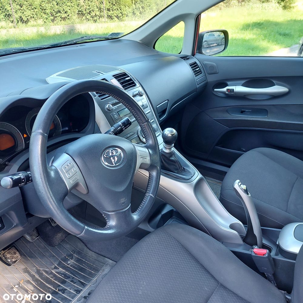 Toyota Auris 2.2 D-4D D-CAT - 8