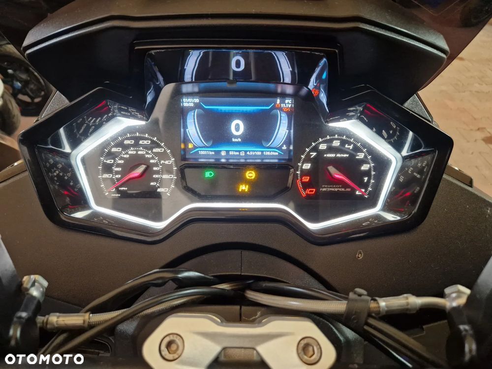 Peugeot Metropolis - 8
