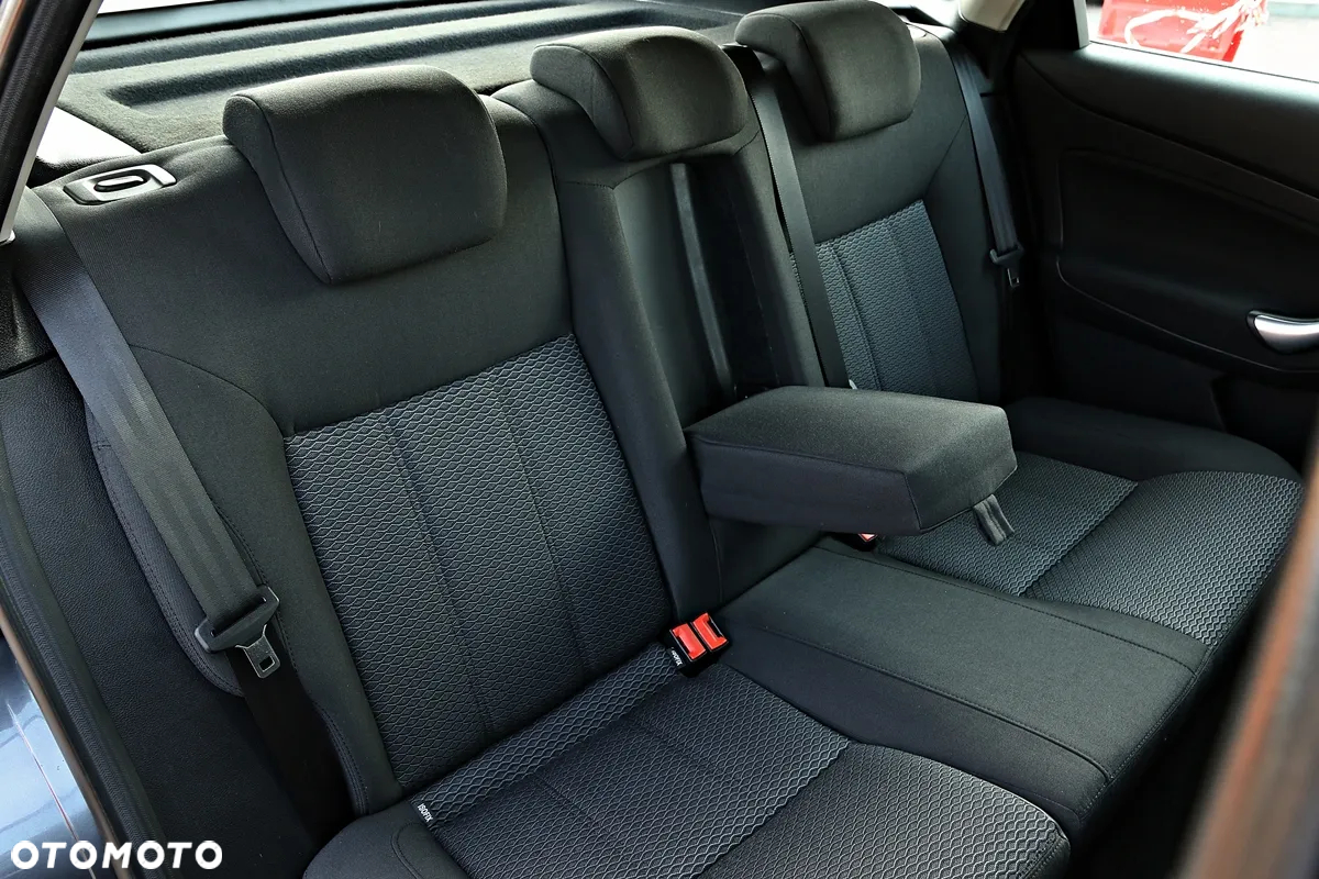 Ford Mondeo 2.0 Ghia - 35