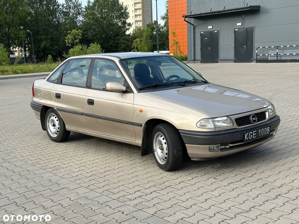 Opel Astra 1.6 GL - 9
