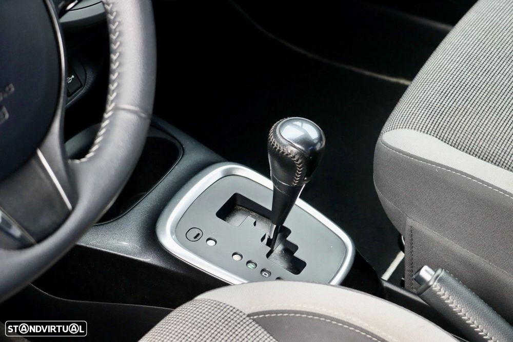 Toyota Yaris 1.5 HSD 20 Anos - 15