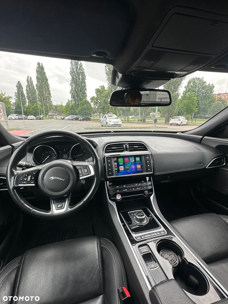 Jaguar XE 20d R-Sport - 21