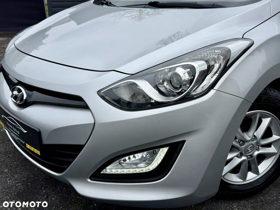 Hyundai i30 blue Kombi 1.6 GDi Passion - 2