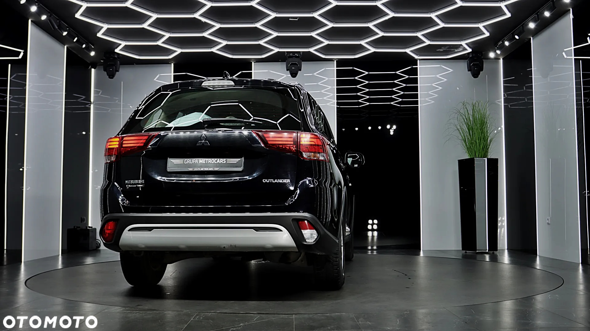 Mitsubishi Outlander 2.0 Invite + 2WD - 7