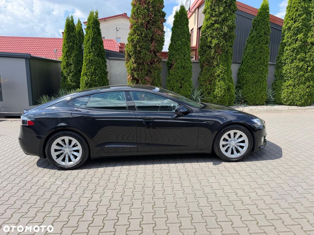 Tesla Model S - 21