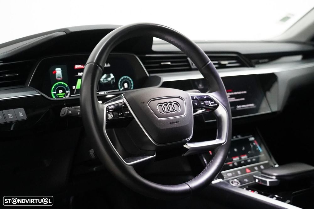 Audi Q8 e-tron 55 quattro Advanced — fotografia 8