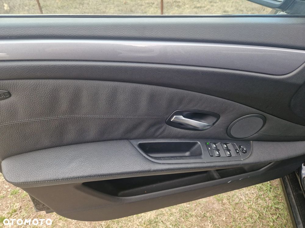 BMW Seria 5 525d - 28