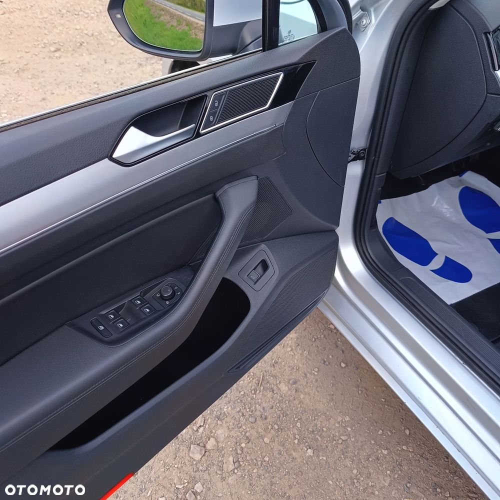 Volkswagen Passat 2.0 TDI (BlueMotion Technology) Highline - 11