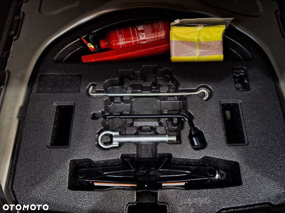 Toyota Corolla 1.8 Hybrid Comfort - 39