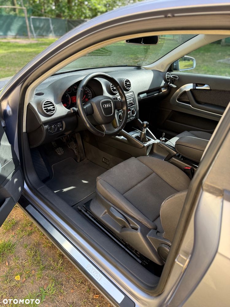 Audi A3 3-drzwiowe 1.6 FSI Ambiente - 9