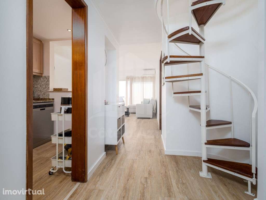 Apartamento duplex T1+1 com 2 terraços e vista mar - Sesimbra - Grande imagem: 3/14