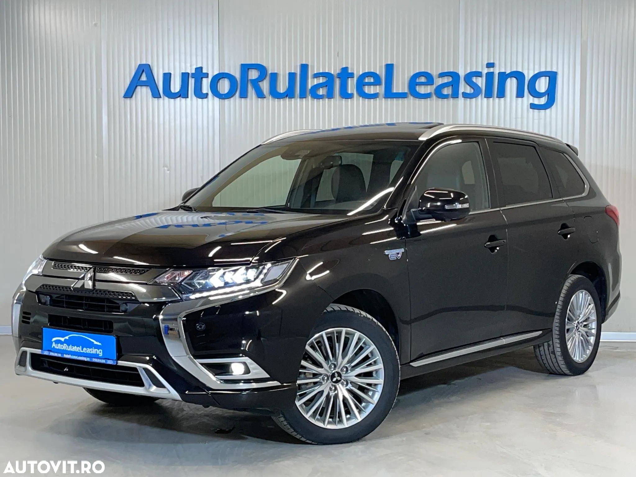 Mitsubishi Outlander 2.4 4WD Plug-In Hybrid Top - 1