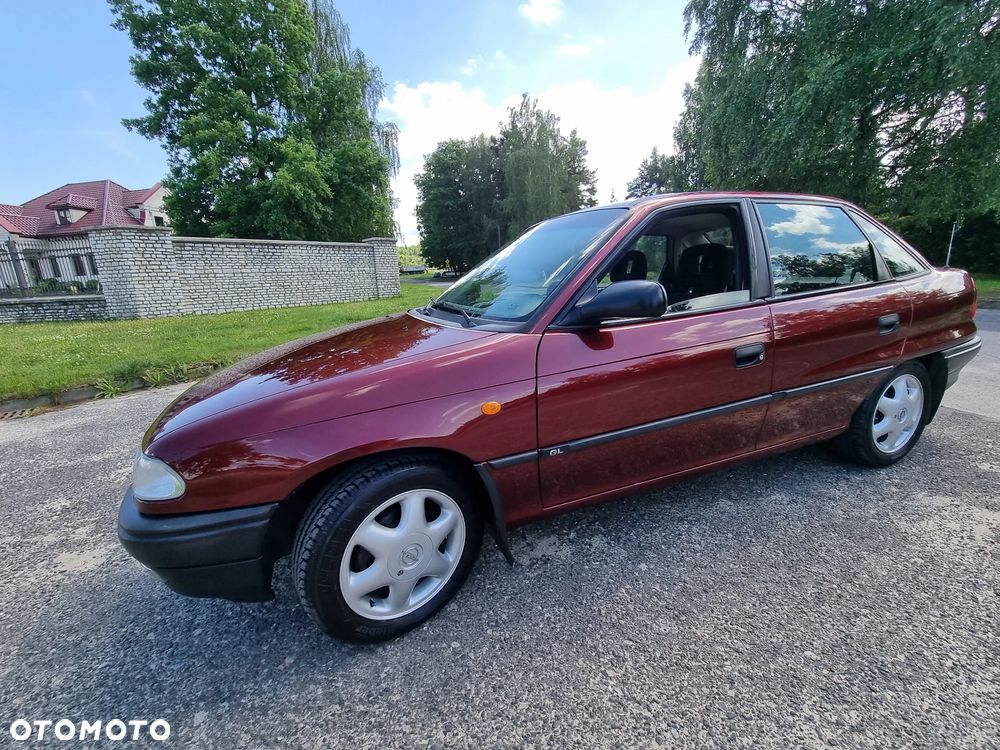 Opel Astra 1.6 GL - 13