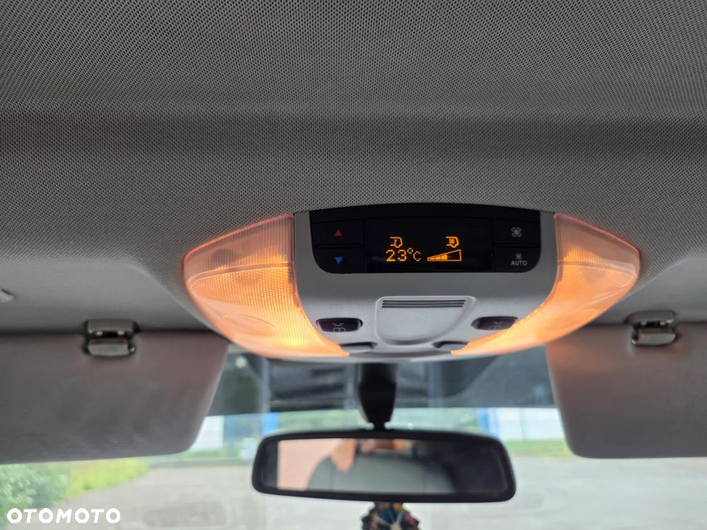 Mercedes-Benz Viano 3.0 CDI Ambiente (długi) - 37