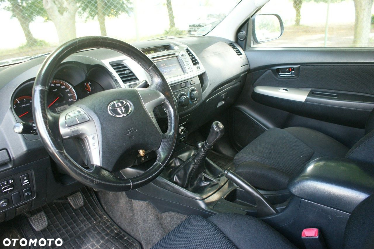 Toyota Hilux - 12