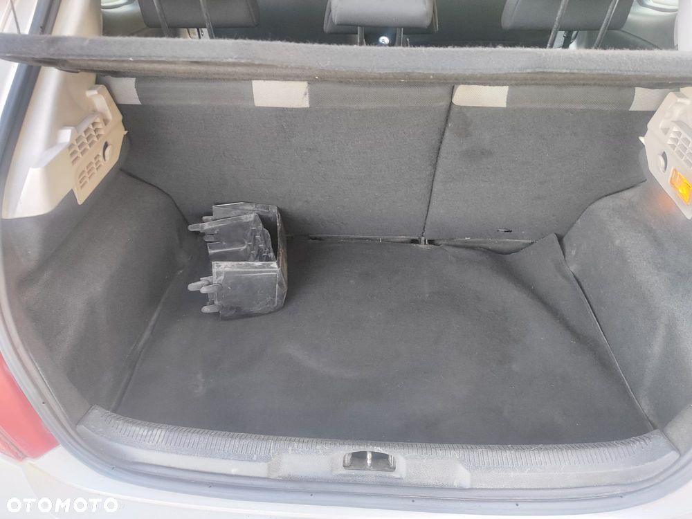 Peugeot 207 1.4 HDi Presence - 8